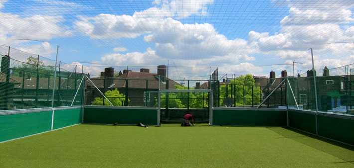 Mini campo da calcio sul tetto